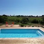 Сasa de vacaciones Charmante Maison Avec Piscine Au Coeur Des Vignes Saint-Philippe-dʼAiguille