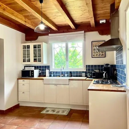 Сasa de vacaciones Charmante Maison Avec Piscine Au Coeur Des Vignes *
