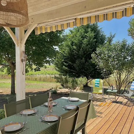 Сasa de vacaciones Charmante Maison Avec Piscine Au Coeur Des Vignes Saint-Philippe-dʼAiguille