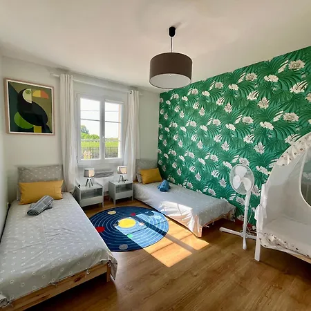 Holiday home Charmante Maison Avec Piscine Au Coeur Des Vignes Saint-Philippe-d'Aiguille