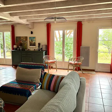 Prázdninový dům Charmante Maison Avec Piscine Au Coeur Des Vignes Saint-Philippe-dʼAiguille