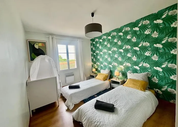 Charmante Maison Avec Piscine Au Coeur Des Vignes * Saint-Philippe-dʼAiguille