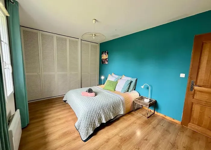 펜션 Charmante Maison Avec Piscine Au Coeur Des Vignes *