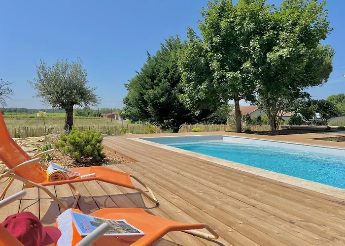 펜션 Charmante Maison Avec Piscine Au Coeur Des Vignes Saint-Philippe-dʼAiguille