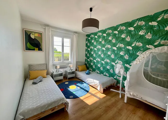 펜션 Charmante Maison Avec Piscine Au Coeur Des Vignes Saint-Philippe-dʼAiguille