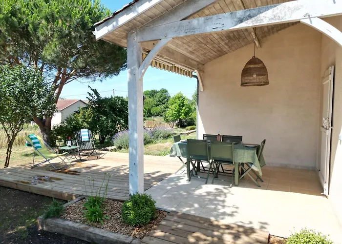 펜션 Charmante Maison Avec Piscine Au Coeur Des Vignes